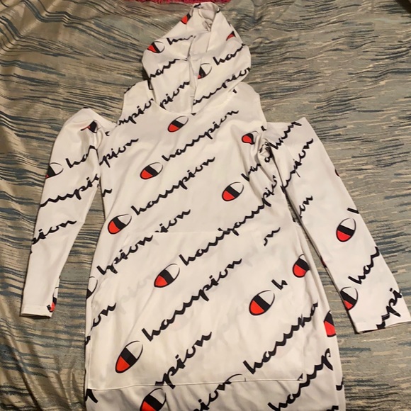 Champion mini dress with slits on shoulders - Picture 1 of 1